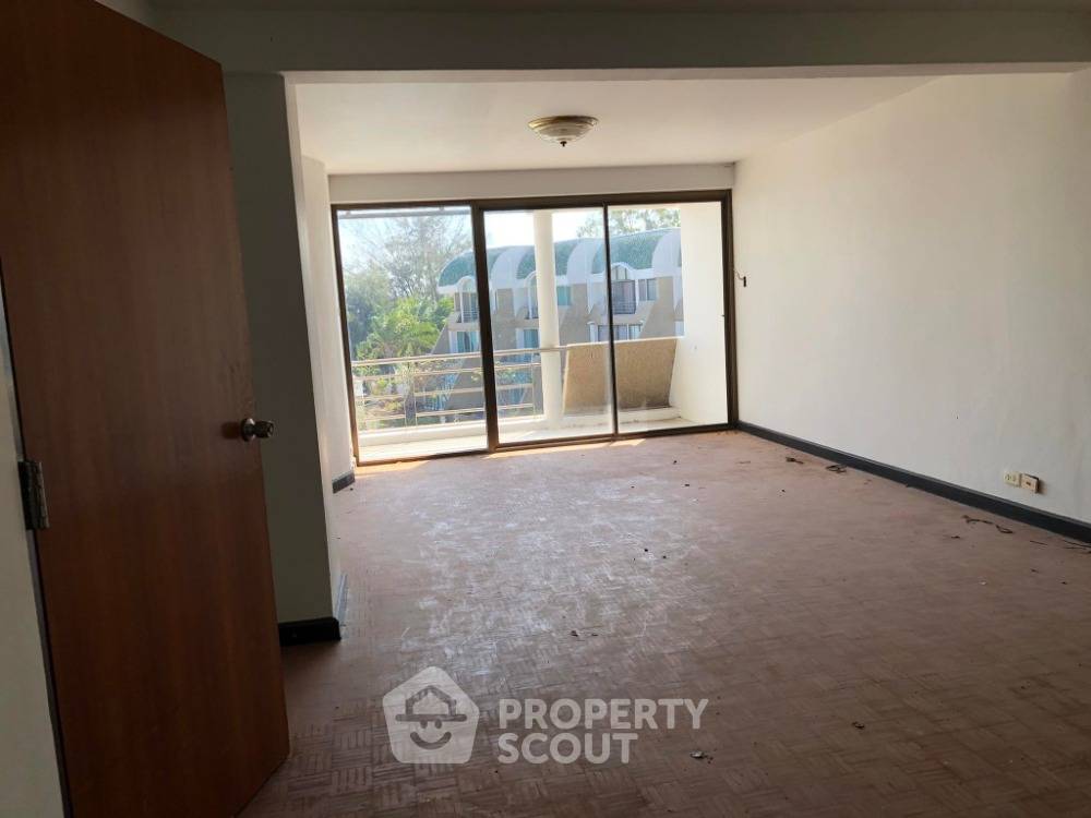 picture 3-BR Condo at Cha-am Royal Beach Condominium close to Chaosamran Beach (ID 1572179) - 1/5