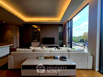 Condos for sale รพ.เซนต์หลุยส์ : 3-BR Condo at Sindhorn Lumpini near BTS Ratchadamri (ID 2096624)