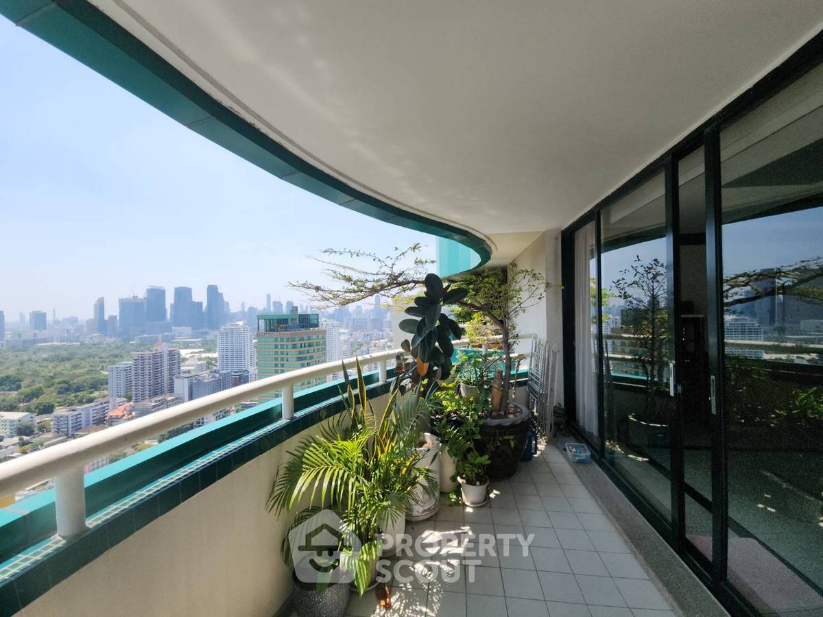 picture 3-BR Condo at Las Colinas near BTS Asok (ID 2235349) - 15/15