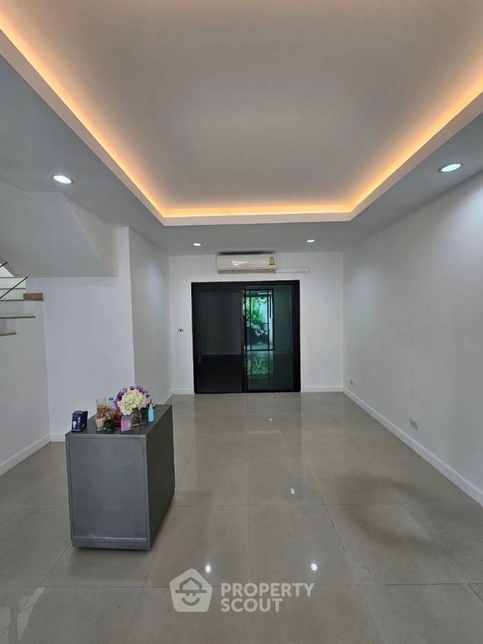 รูป ทาวน์เฮาท์ 3-ห้องนอน ที่ อารียา โมวา เกษตร-นวมินทร์ ใน จรเข้บัว (ID 1596669) - รูปที่ 2/8