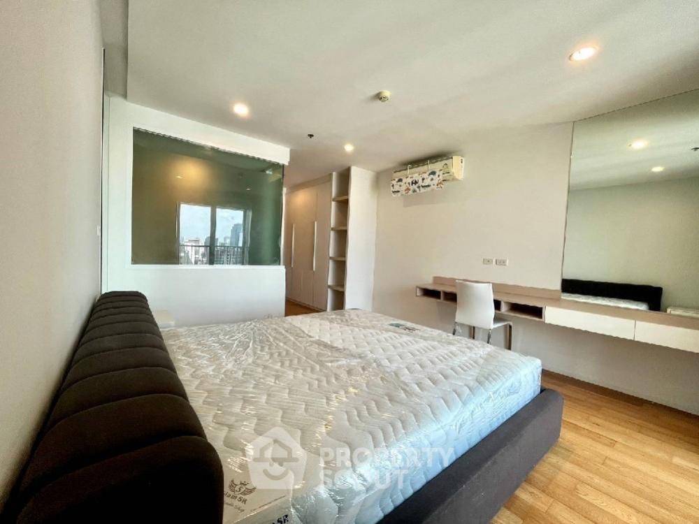 picture 3-BR Condo at 15 Sukhumvit Residences near BTS Nana (ID 1930510) - 10/12