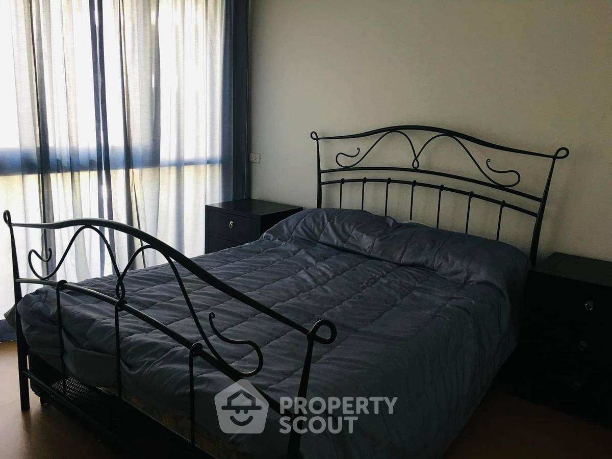 picture 3-BR Condo at Resorta Yen-Akat near MRT Khlong Toei (ID 1838366) - 3/8