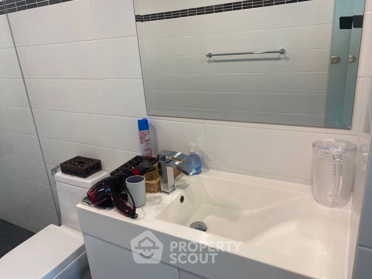 picture 2-BR Condo at Park Royal 3 Condominium close to Phratamnak (ID 2068370) - 13/14
