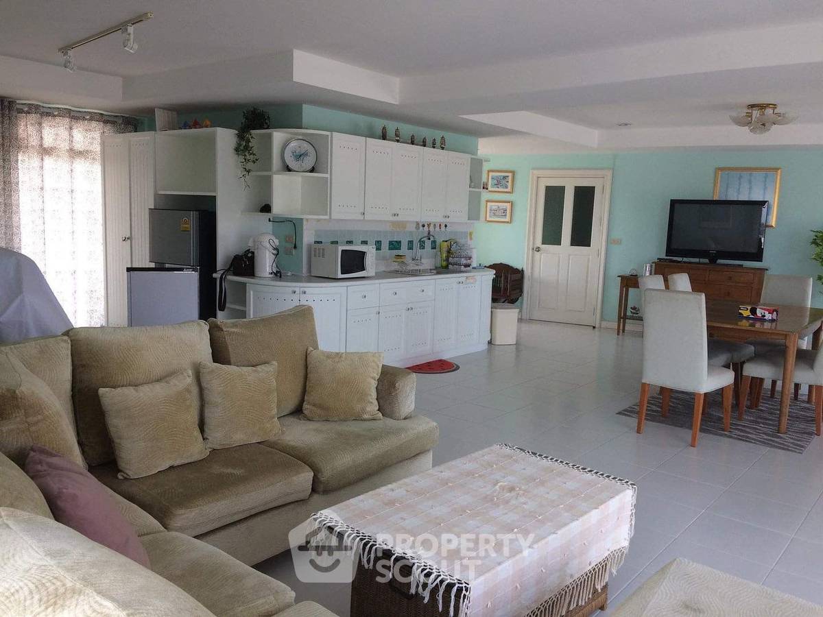 picture 2-BR Condo at Chamchuri Condo 2 close to Khao Takiab beach (ID 1349117) - 2/12