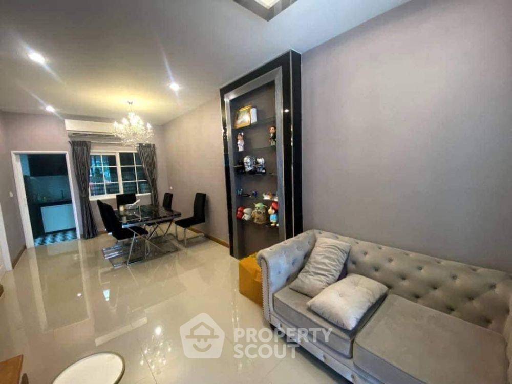 picture 4-BR Townhouse at Golden Town 3 Bangna - Suanluang in Dokmai (ID 2150532) - 9/9
