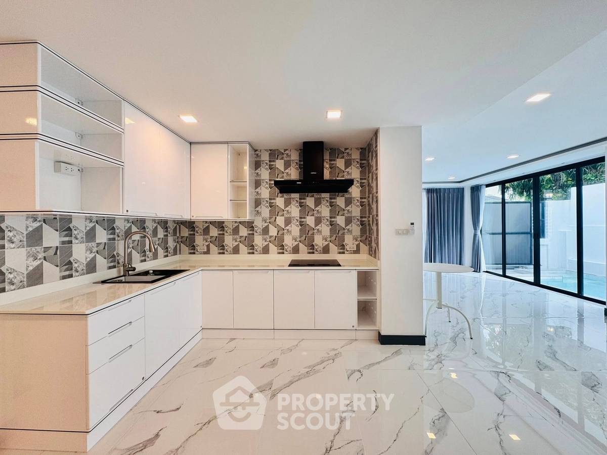 รูป วิลล่า 5-ห้องนอน ใกล้ เมืองพัทยา (ID 2118499) - รูปที่ 6/24