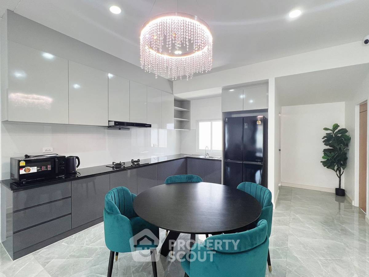 รูป วิลล่า 4-ห้องนอน ใกล้ เมืองพัทยา (ID 2129549) - รูปที่ 9/17