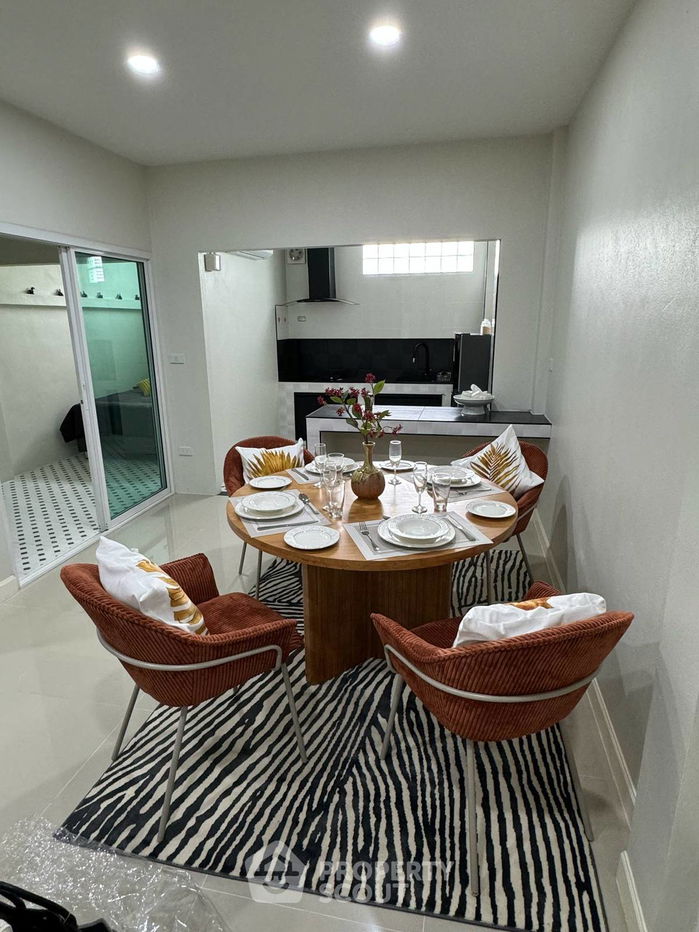 picture 3-BR Townhouse close to East Pattaya (ID 2136751) - 4/12