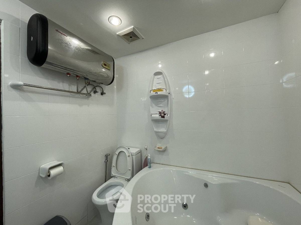 picture 3-BR Condo at Jomtien Beach Mountain Condominiums close to Pattaya (ID 2191298) - 17/19