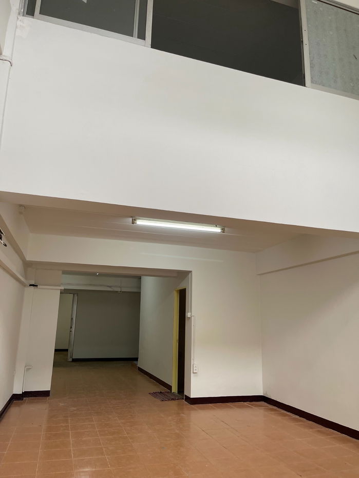 picture 3 and a half story building for rent (mezzanine can be used as an office) to support industrial machinery - 2/6