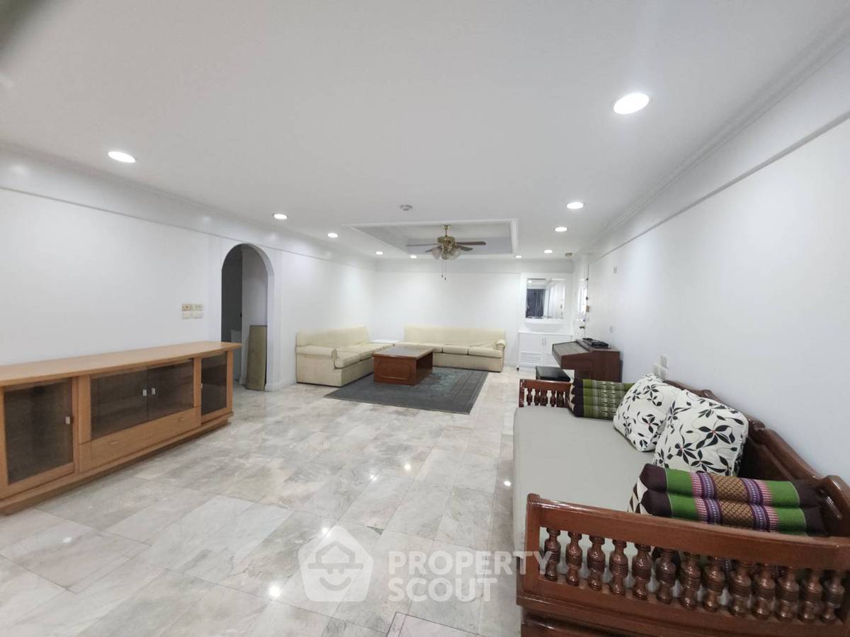 picture 3-BR Condo at Empire House Condominium near BTS Ekkamai (ID 2060835) - 2/23