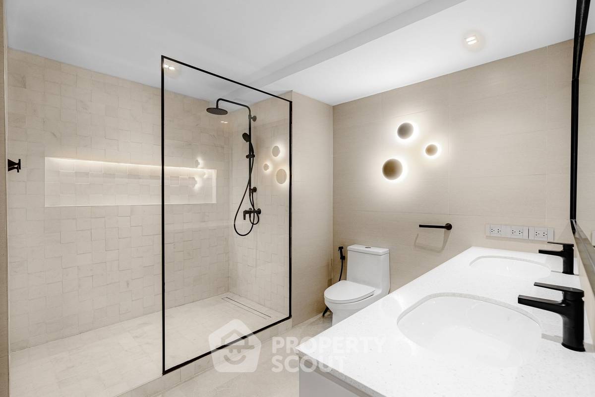picture BRAND NEW PENTHOUSE WITH CITY AND RIVER VIEWS BEHIND EMQUARTIER IN PHROM PHONG (ID 1491574) - 37/40