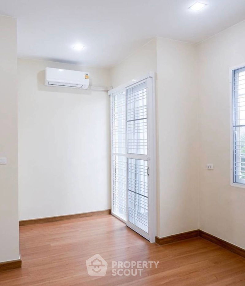 picture 4-BR Townhouse at Golden Town Sathorn near MRT Bang Wa (ID 2150379) - 3/6