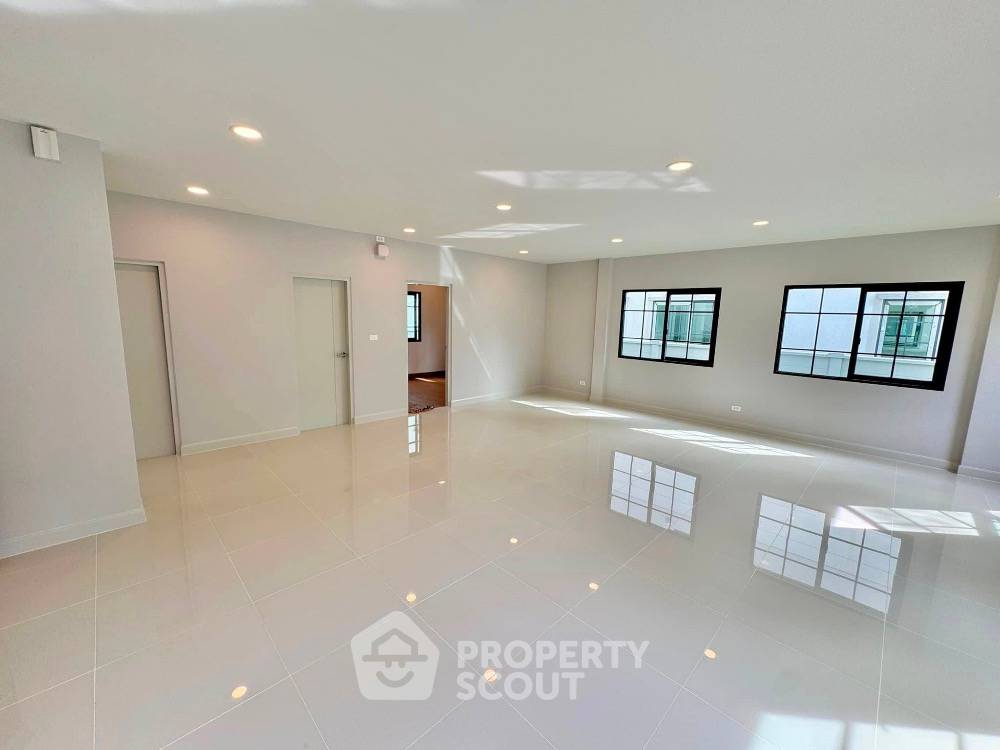 picture 4-BR House in Bang Kaeo (ID 2009250) - 9/26