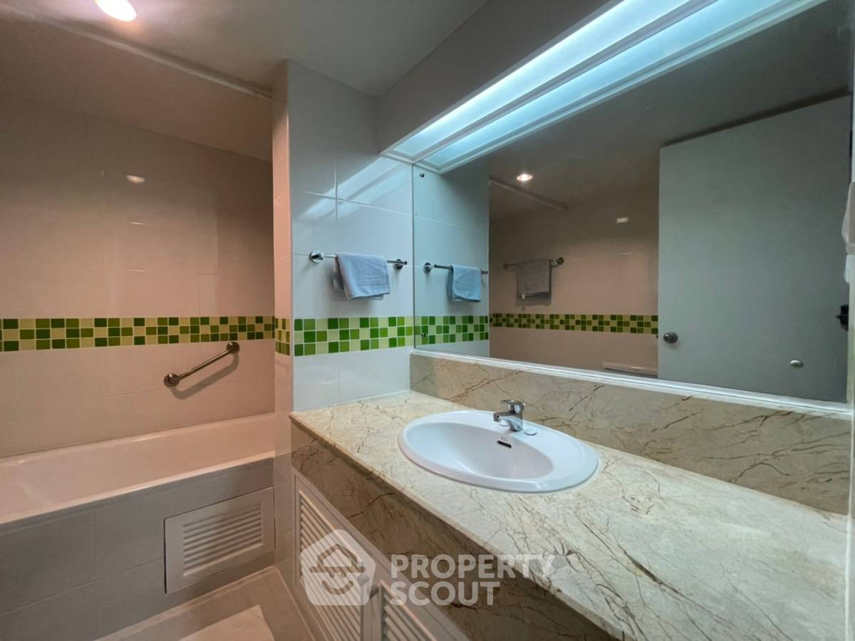 picture 2-BR Condo at Baan Suanpetch Condominium near BTS Phrom Phong (ID 1445988) - 7/9