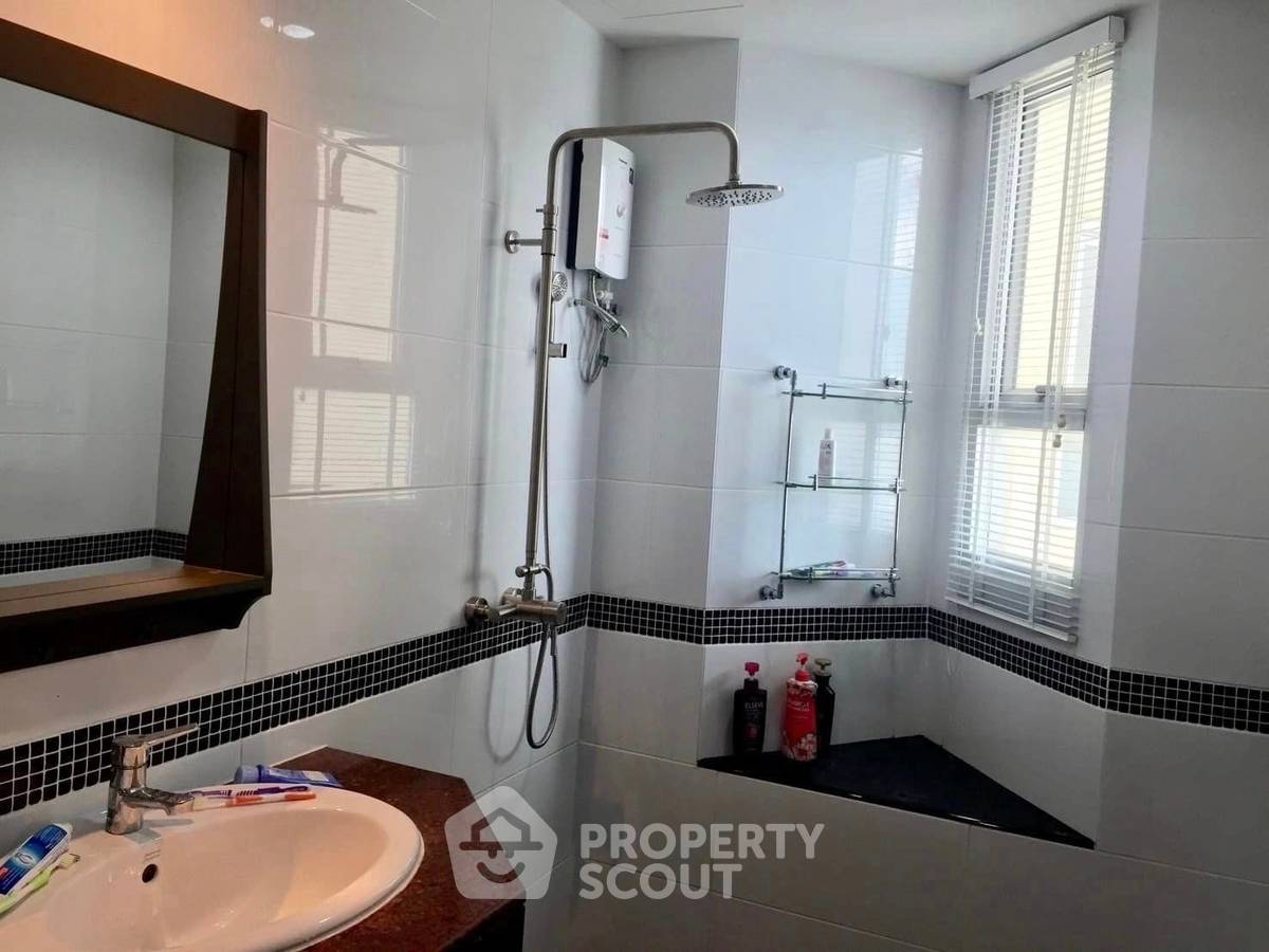 picture 3-BR Condo at Baan Pathumwan Condominium near BTS Ratchathewi (ID 1786913) - 8/8