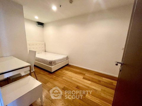 3-BR Condo at 15 Sukhumvit Residences near BTS Nana (ID 1930510)