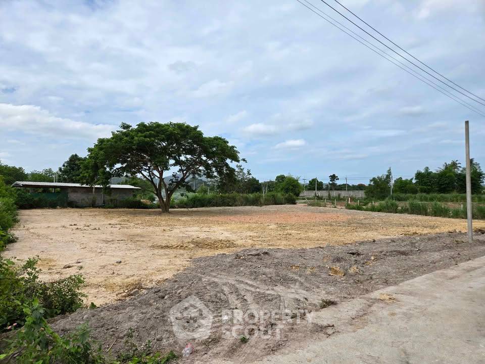 รูป ที่ดินสำหรับปล่อยขาย 1,600 ตารางเมตร แถว ใน หินเหล็กไฟ (ID 2206543) - รูปที่ 1/3