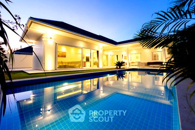 Houses for sale Prachaubkirikhan : Large 3-BR Villa at Palm Avenue 4 in Hin Lek Fai (ID 1110605)