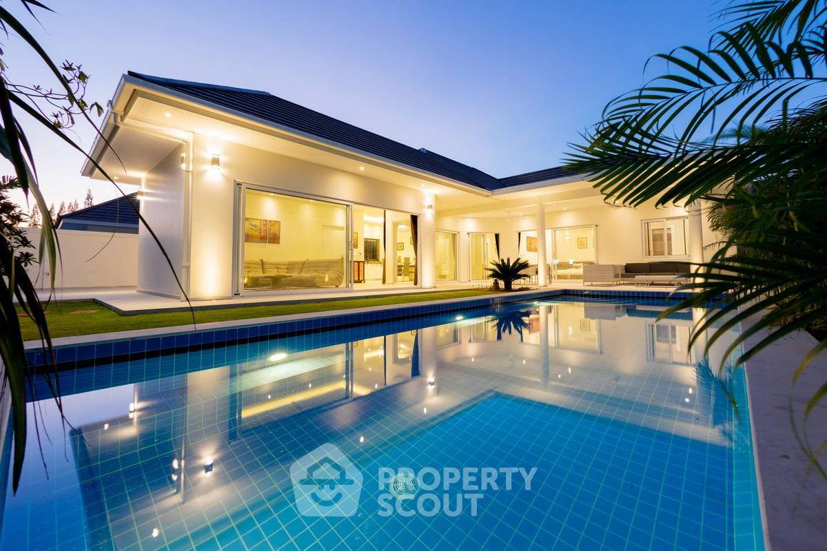 picture Large 3-BR Villa at Palm Avenue 4 in Hin Lek Fai (ID 1110605) - 1/8