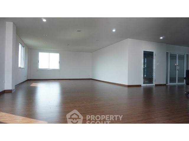 picture 1-BR Townhouse at Biz Galleria in Nuan Chan (ID 2150211) - 8/10