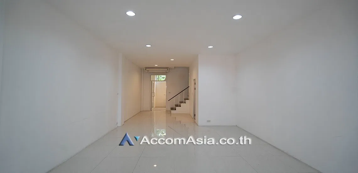picture 🔼🔽 AccomA 📩 Home Office 3 BR Townhouse in Khlong Ton Nuea (AA30465) - 10/17