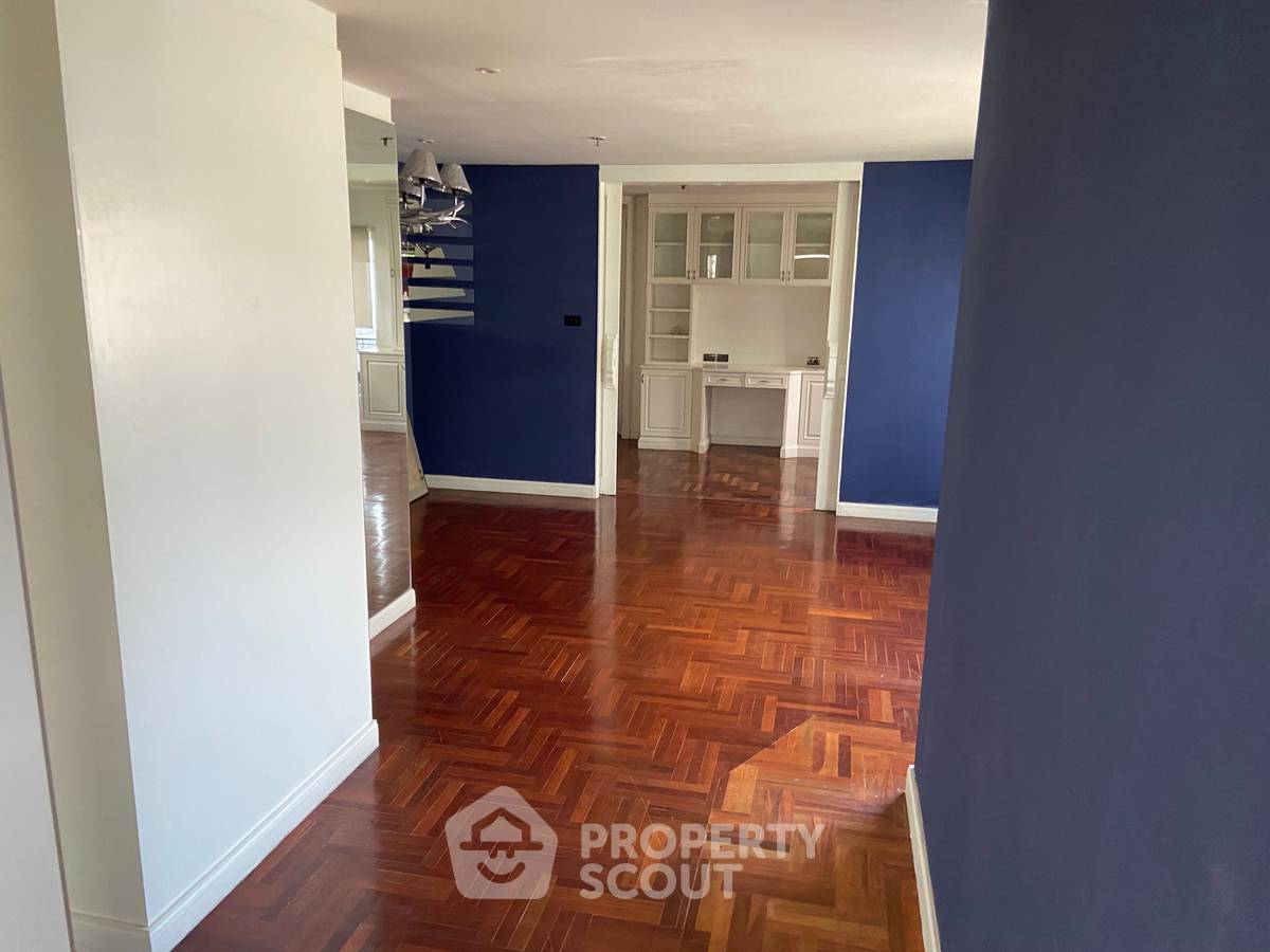 picture 4-BR Condo at Baan Sathorn Condominium near MRT Lumphini (ID 1326650) - 7/18