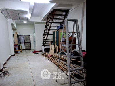ทาวน์โฮม นิคมบางปู(เหนือ) : ทาวน์เฮาท์ 4-ห้องนอน ที่ นิลุบล วิลล์ ใน บางพลีใหญ่ (ID 2150470)