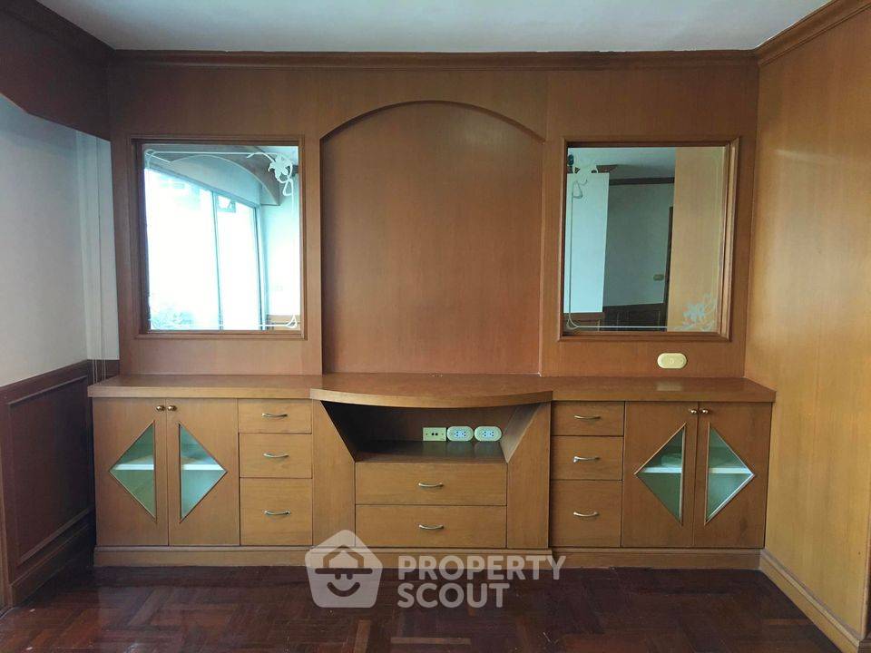 picture 2-BR Condo at Modern Home Tower Condominium near MRT Wat Mangkon (ID 676419) - 7/10