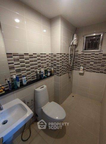 รูป ทาวน์เฮาท์ 3-ห้องนอน ที่ ดิ เอ็กซ์คลูซีฟ พัฒนาการ 44 ใน สวนหลวง (ID 2150567) - รูปที่ 6/8