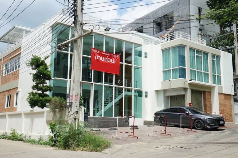 ขายด่วน!! HOME OFFICE หรู 2 ชั้น ซอยวัดอุโมงค์ หลัง มช T.0946511456
