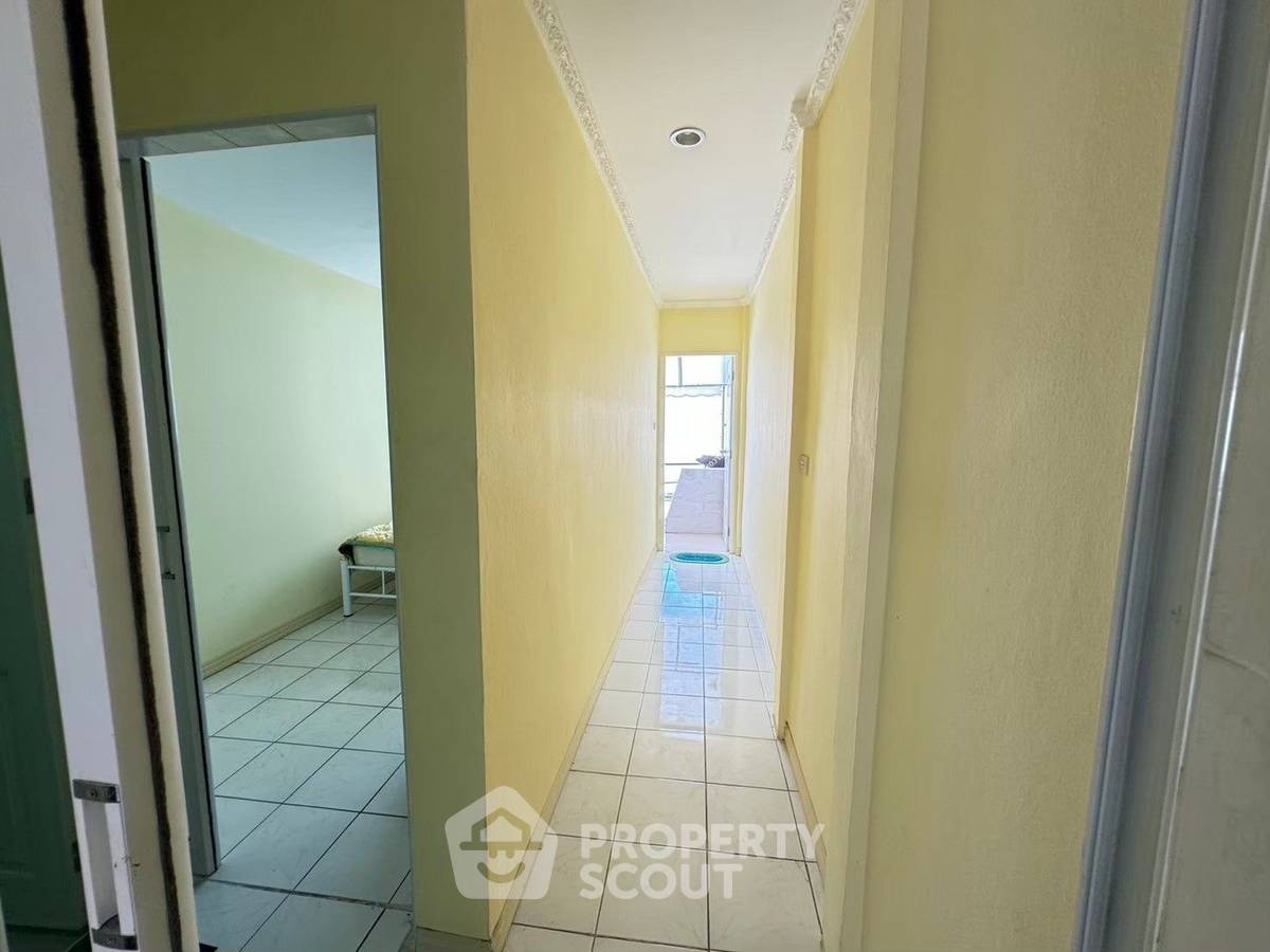 picture 3-BR House close to Pattaya South (ID 2032898) - 3/17