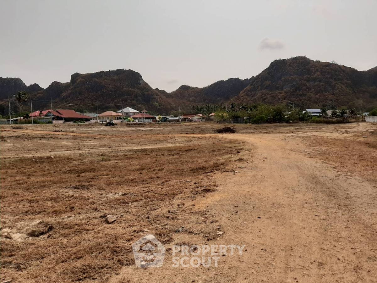 รูป ที่ดินสำหรับปล่อยขาย 35,200 ตารางเมตร แถว ใน สามร้อยยอด (ID 1835695) - รูปที่ 17/18