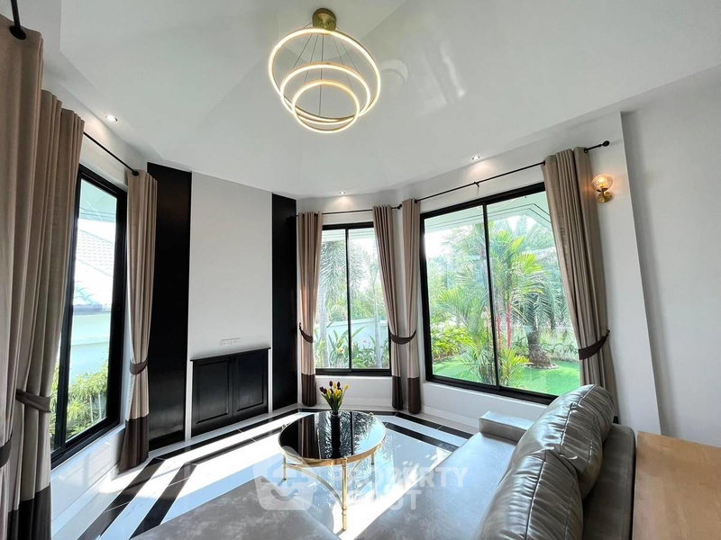 Houses for sale : 4-BR Villa at Nibbana Shade close to East Pattaya (ID 2099418)
