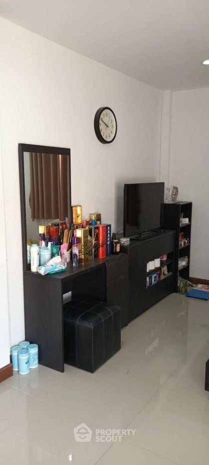 picture 3-BR Condo at Vela De Condo UTCC-Vipawadee 2 near MRT Huai Khwang (ID 2150366) - 4/10