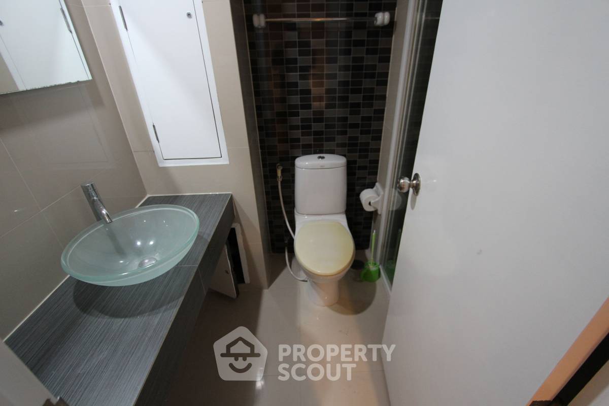 picture 1-BR Condo at J.W. Boulevard Srivara Condominium in Phlapphla (ID 1538698) - 13/14