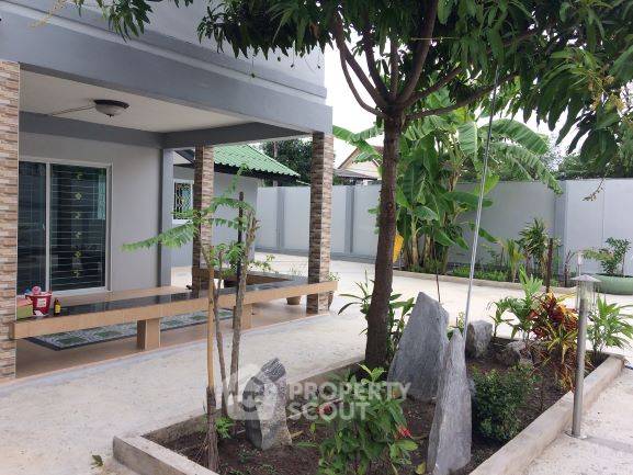 picture 7-BR House at Pruksachat Ramkhamhaeng 118 in Saphan Sung (ID 2147289) - 1/10
