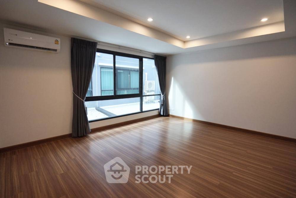 picture 3-BR Townhouse in Khlong Chan (ID 1275250) - 9/17