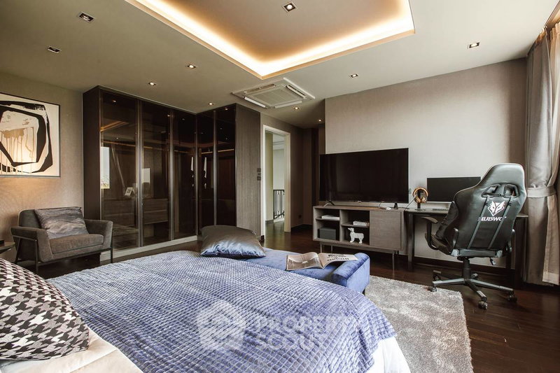 Houses for sale : 4-BR House at The Obsidian in Khlong Khwang (ID 2091638)