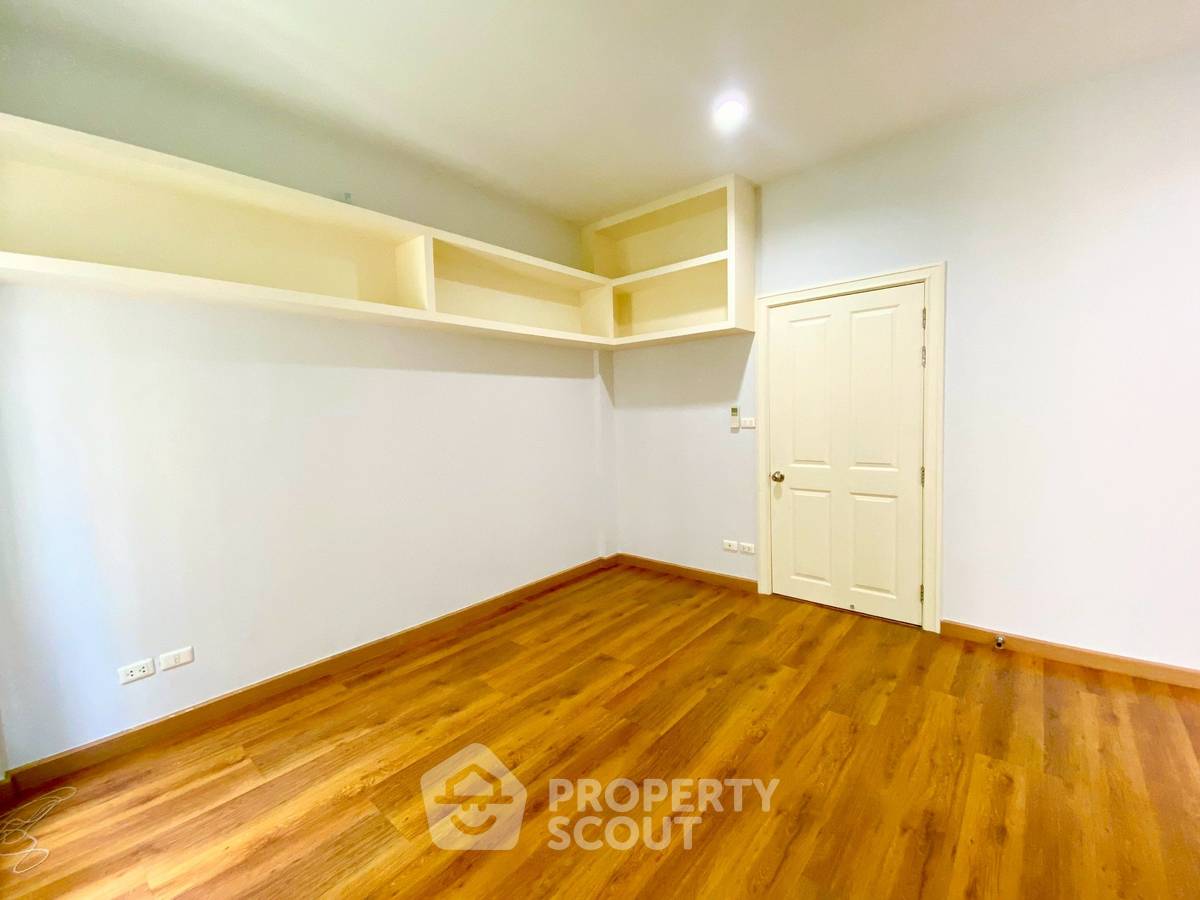 รูป ทาวน์เฮาท์ 3-ห้องนอน ที่ บ้านกลางเมือง มอนติ-คาร์โล ใน ลาดยาว (ID 2294599) - รูปที่ 12/38