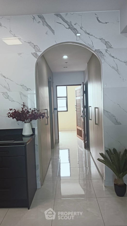 picture 1-BR Condo at Jomtien Complex Condotel close to Jomtien Beach (ID 2107278) - 3/19