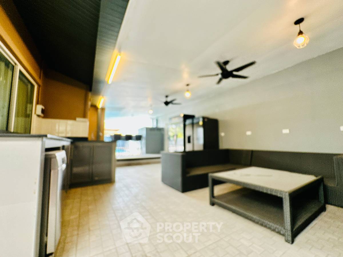 picture 3-BR Villa close to East Pattaya (ID 2068925) - 12/12