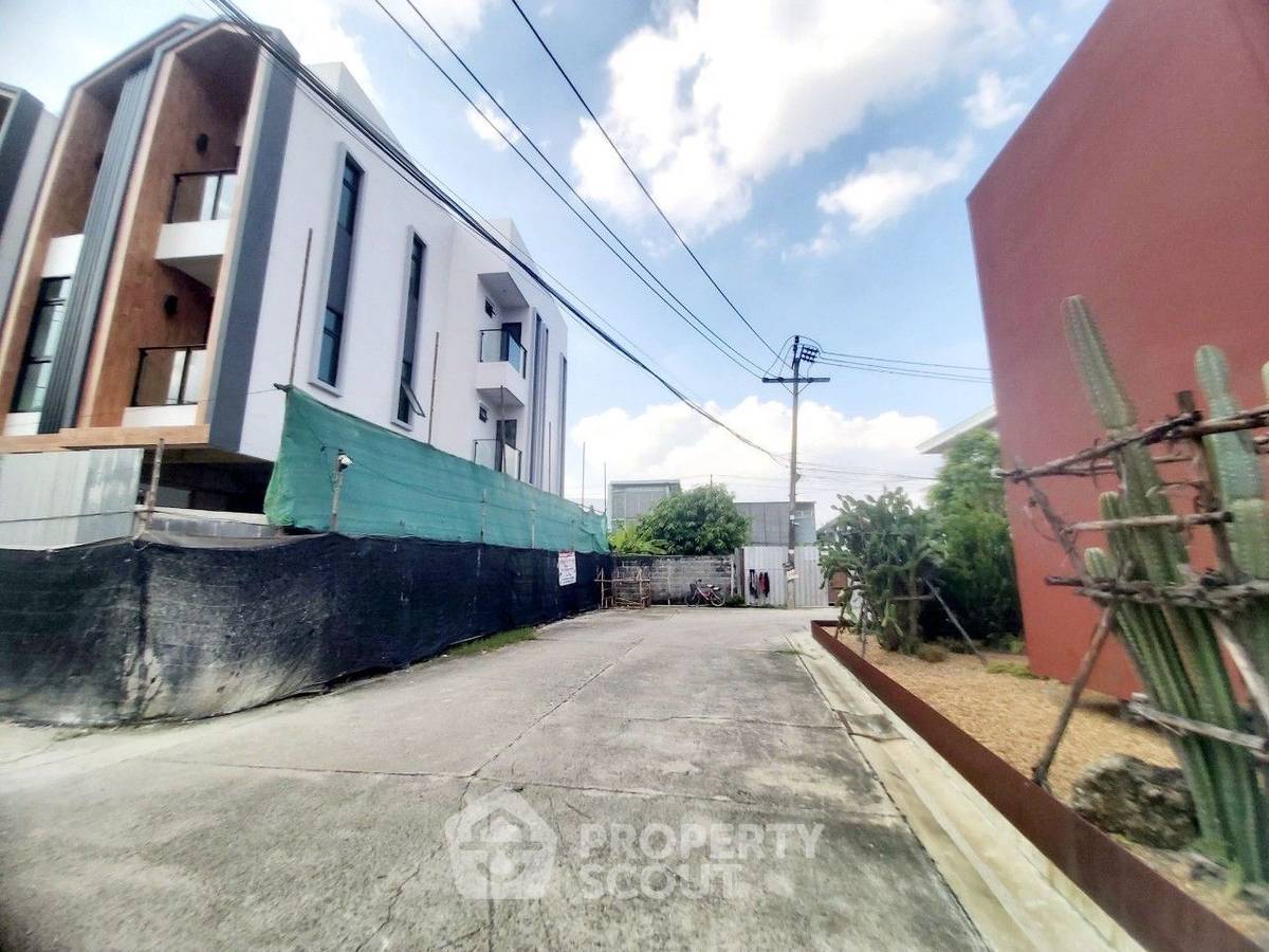 picture 4-BR House near MRT Huai Khwang (ID 2068303) - 6/27
