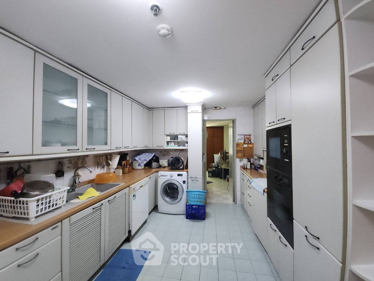 picture 3-BR Condo at Las Colinas near BTS Asok (ID 2235349) - 9/15