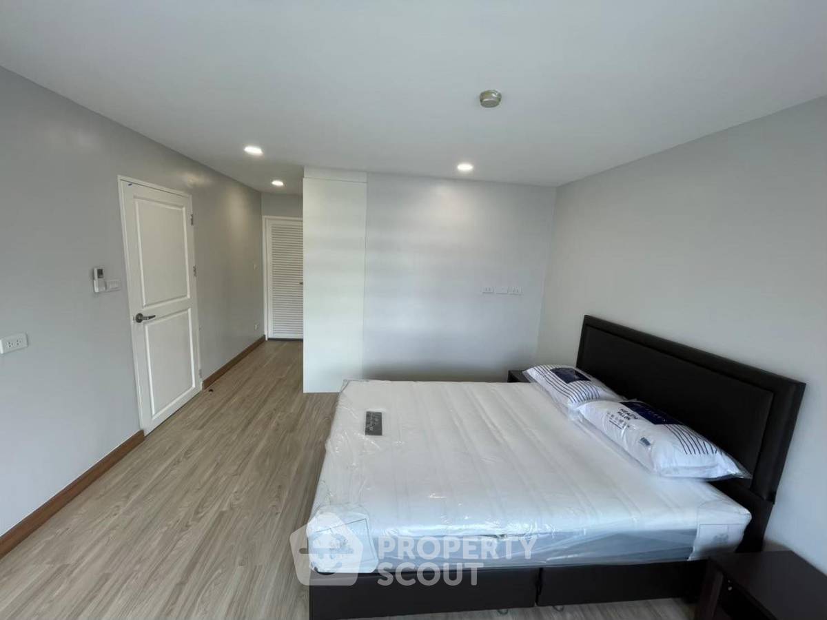 picture 3-BR Condo at Ruamjai Heights Condominium near ARL Makkasan (ID 2116132) - 13/28