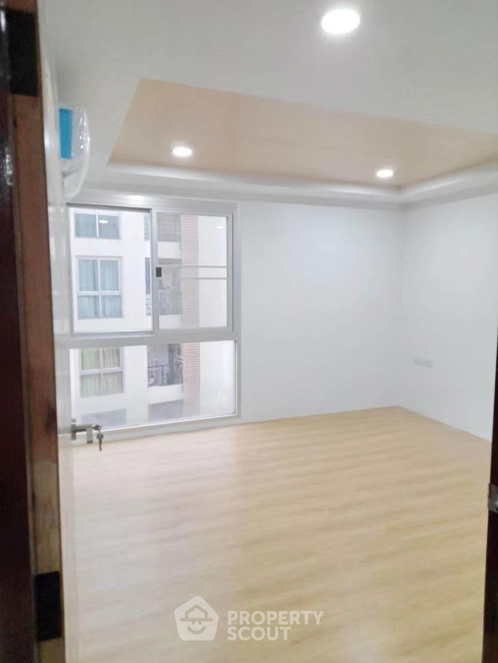 picture 5-BR Condo at Resorta Yen-Akat near MRT Khlong Toei (ID 2027895) - 7/15