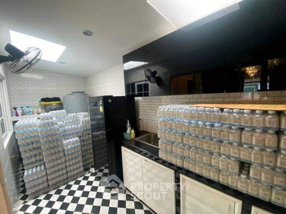 picture 4-BR Townhouse at Golden Town 3 Bangna - Suanluang in Dokmai (ID 2150532) - 4/9