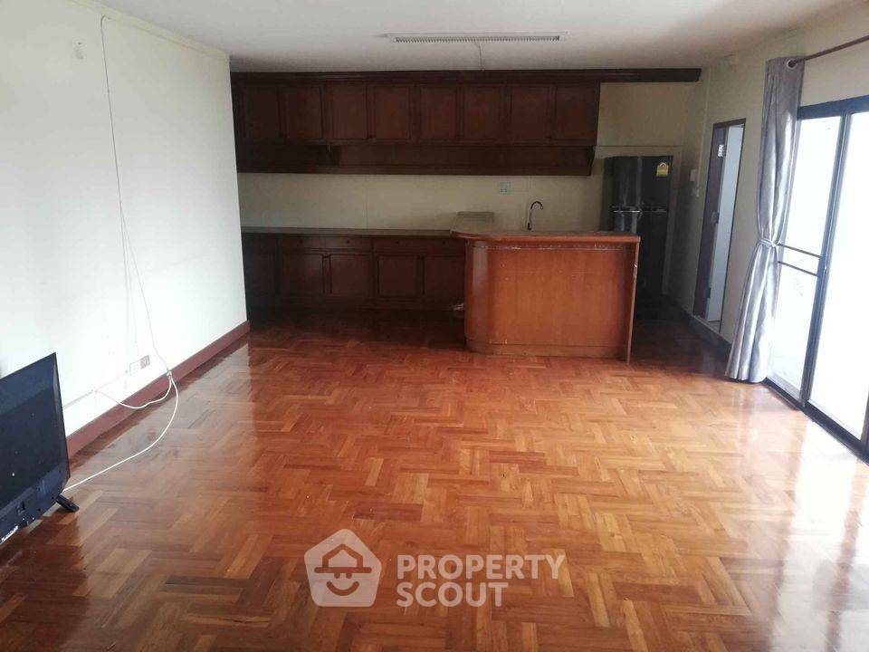 picture 2-BR Condo at Ratchathewi Tower Condominium near BTS Ratchathewi (ID 738978) - 2/6