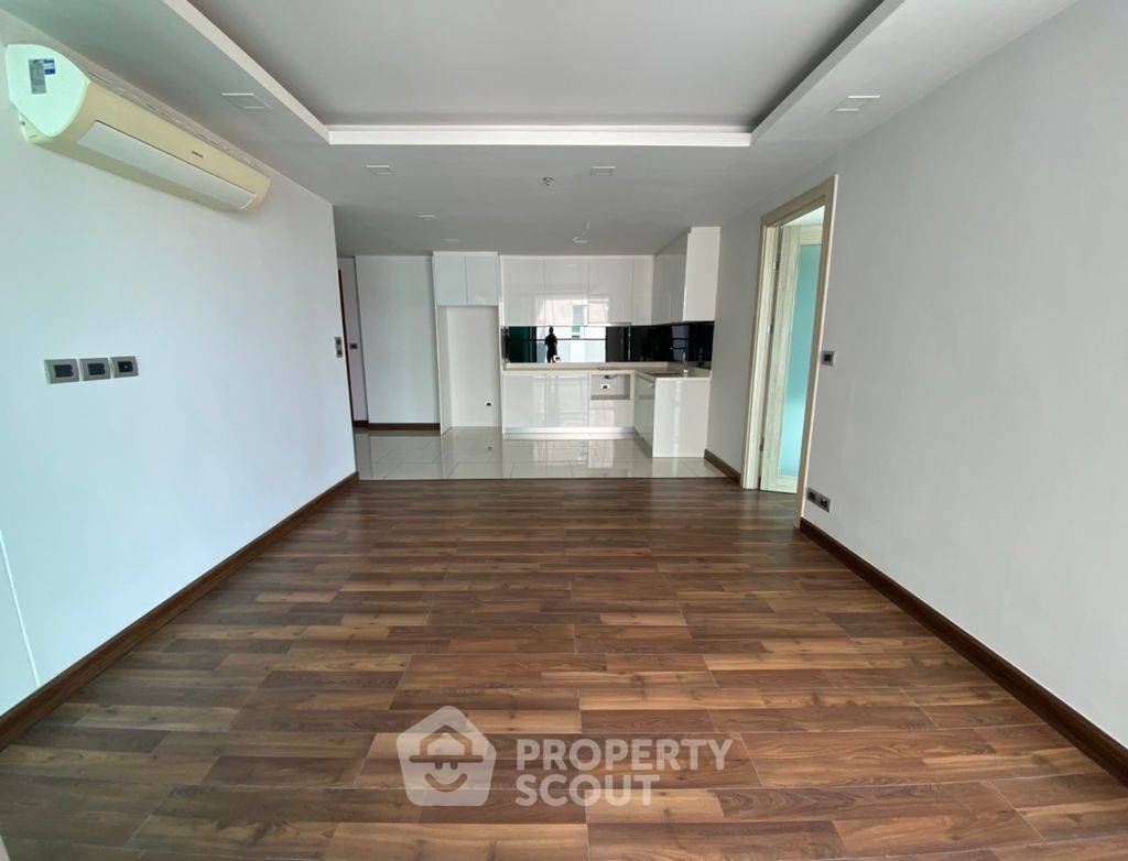 picture 2-BR Condo at The Peak Towers close to Phratamnak (ID 1510236) - 10/13