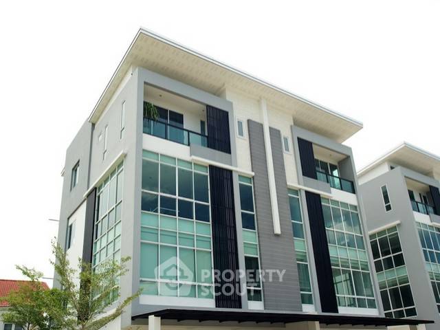 picture 1-BR Townhouse at Biz Galleria in Nuan Chan (ID 2150211) - 1/10